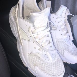 White Nike Huaraches